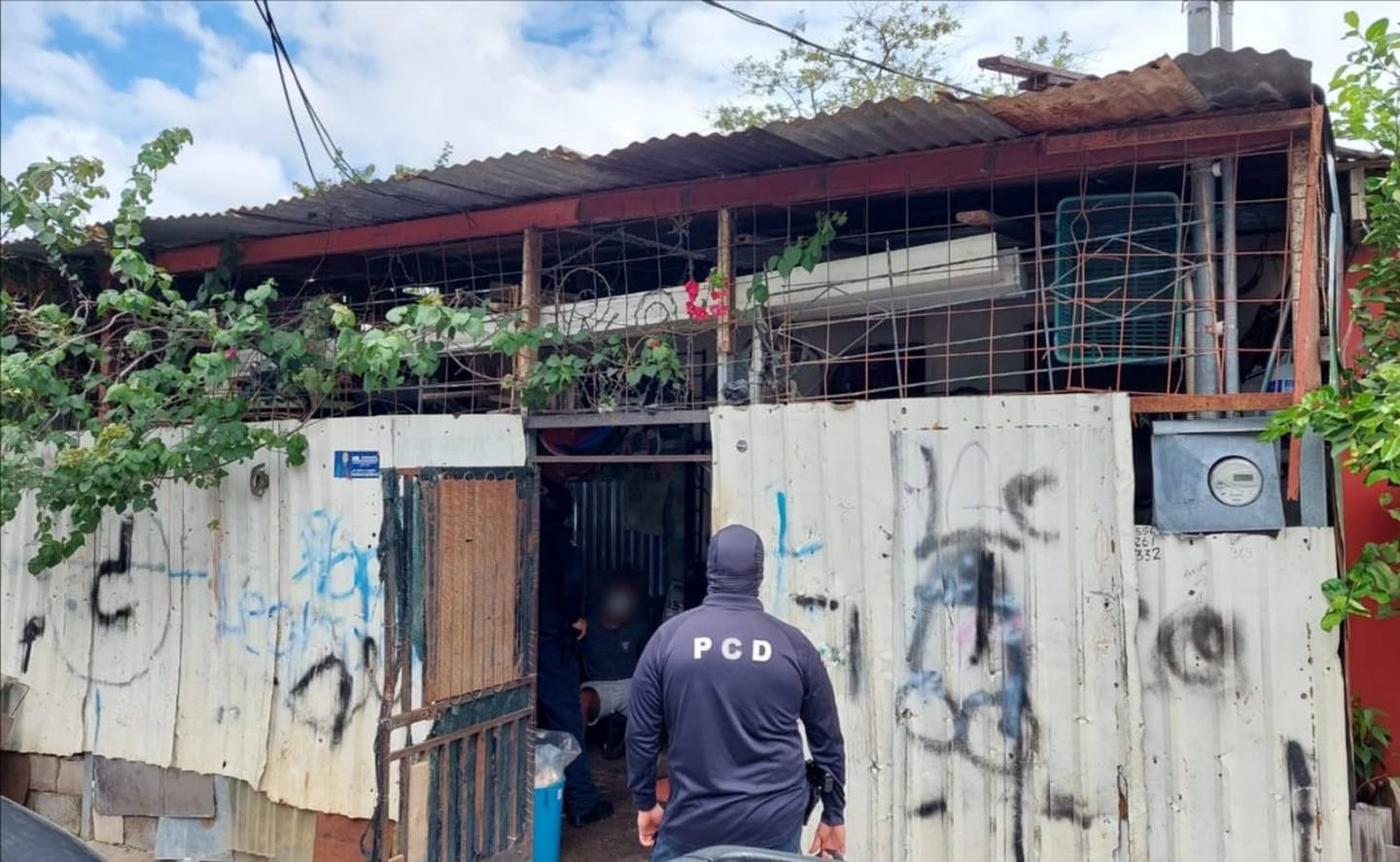 Esta vivienda en barrio Curime de Liberia era usada por los dos jóvenes para un lucrativo e ilegal negocio de narcomenudeo. Foto: PCD.