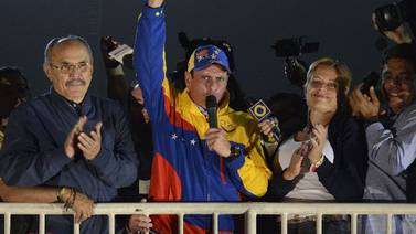 Henrique Capriles renuncia a candidatura en primarias para elegir a rival de Maduro