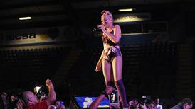 La cantante colombiana Fanny Lu hizo temblar el gimnasio BN Arena en Hatillo 2