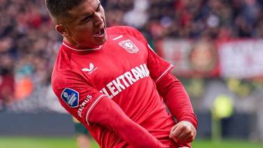 Manfred Ugalde consigue su primer gol de la temporada con el Twente
