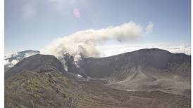 Volcán Turrialba registró dos pequeñas erupciones de ceniza este domingo