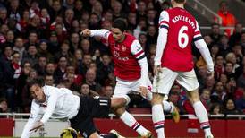 Ruiz destacó en empate del Fulham ante Arsenal