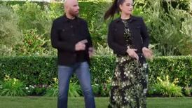 Super Bowl: John Travolta y su hija recrean coreografía de ‘Grease’ para comercial
