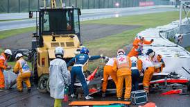  Accidente empañó la victoria de Lewis Hamilton