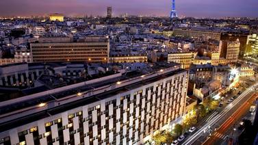 Grupo británico Henderson Park compra el hotel más grande de París