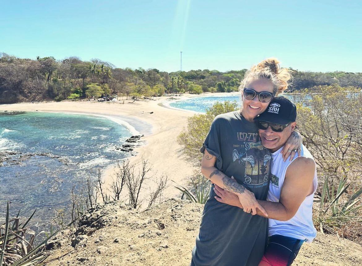 Robert Trujillo, quien es integrante de Metallica desde 2003, escogió a Costa Rica para un paseo corto con su esposa Chloe Trujillo.