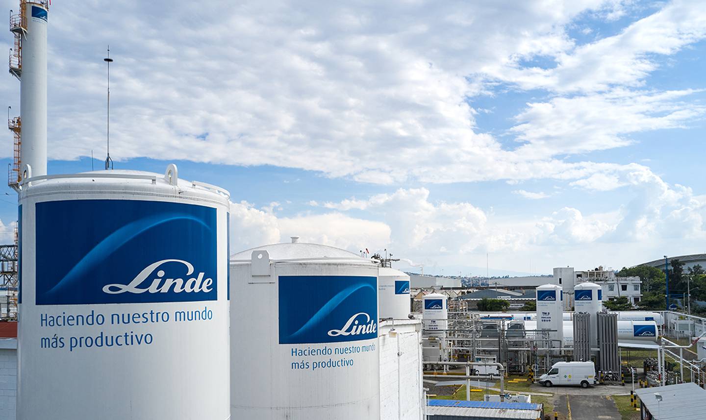 Linde, empresa de servicios en ingeniería y gases, invirtió $15 millones este 19 de febrero del 2024 para amplair su capacidad de producción en Costa Rica, con la inauguración de una planta criogénica en El Coyol, Alajuela.