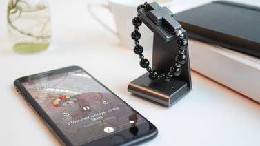 El Vaticano lanza rosario inteligente que se conecta al celular