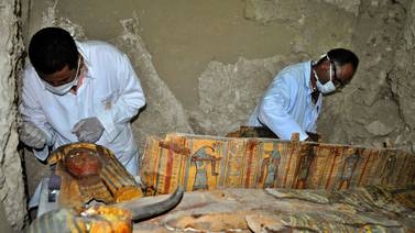 Descubiertas ocho momias y 10 sarcófagos con 3.500 años de antigüedad