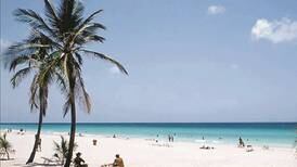 Cuba dice que aumentó 590% la cantidad de turistas recibidos este año 