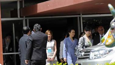 Primera dama de China termina visita al Hospital Nacional de Niños