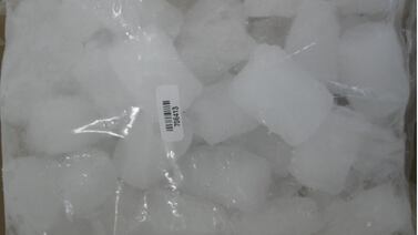 Salud advierte sobre riesgos de consumir hielo que carezca de registro sanitario