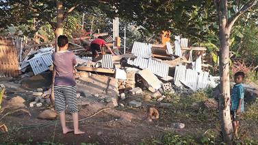 Un sismo en la isla de Lombok deja al menos diez muertos, según autoridades indonesias