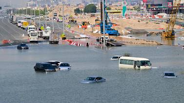 Inundaciones históricas en Dubái: Impactantes imágenes de las fuertes lluvias