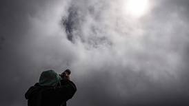 El sur de Chile mira al cielo, pendiente de si las nubes impedirán ver eclipse de sol  