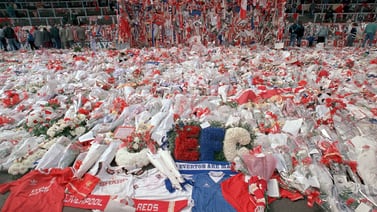 Seis inculpados por tragedia que dejó 96 hinchas muertos en estadio inglés