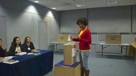 Denise Duncan venció frío y distancia para emitir su voto
