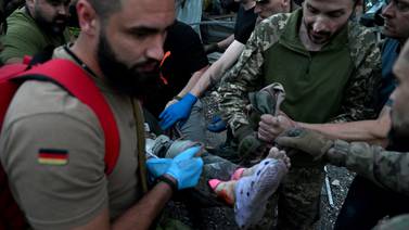 Ocho muertos por bombardeo ruso a restaurante en Ucrania