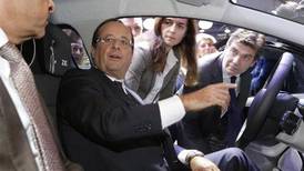 Francia sube impuestos y baja gasto ante la crisis