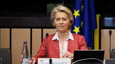Presidenta de Comisión Europea: Populismos amenazan democracia en América Latina y Viejo Continente