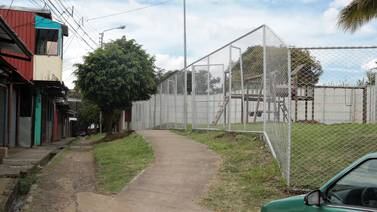 Limpieza de charrales, presencia policial y nuevos edificios: antídotos contra la violencia en Guararí