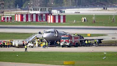Investigadores valoran error de pilotaje en accidente de avión ruso