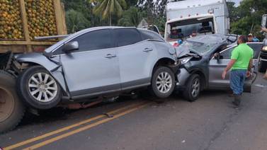 Colisión entre cuatro vehículos deja tres heridos en Pocosol de San Carlos