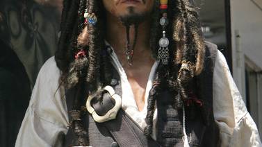 Johnny Depp se lesiona y retrasa rodaje de la quinta película de 'Piratas del Caribe'