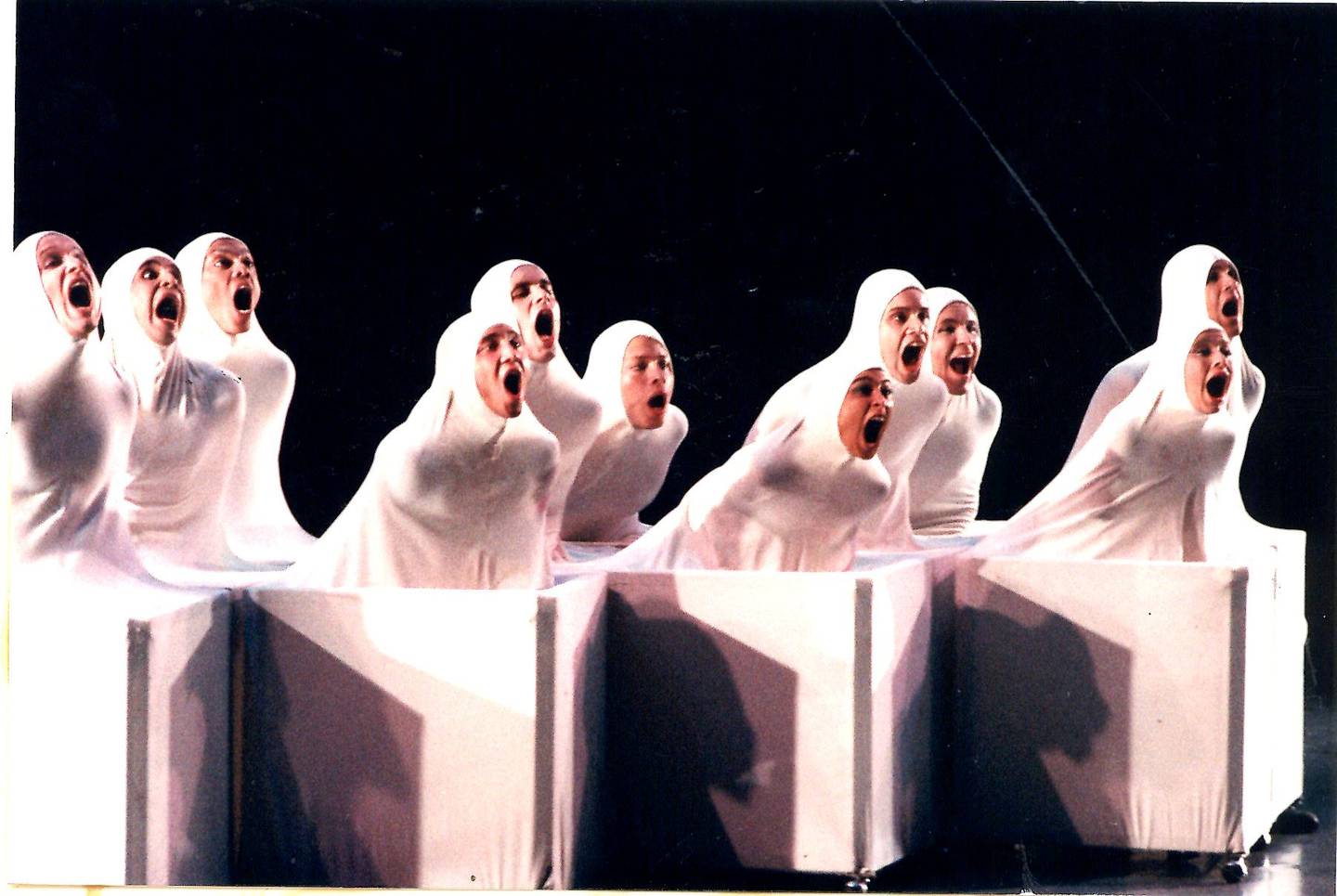 Grupo de baile durante el Festival de Coreógrafos en 1996.