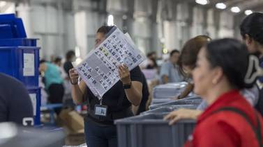 Guatemaltecos expectantes ante eventual anulación de las presidenciales