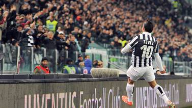  Un doblete de Carlos Tevez acerca a la Juventus al título