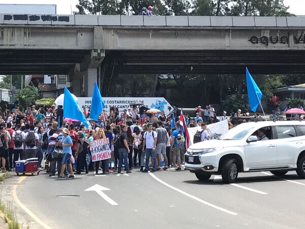 El 12 de setiembre, estudiantes de universidades públicas marcharon hasta la Asamblea Legislativa en reclamo por más presupuesto para la educación.