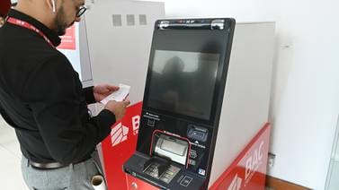 Bancos invierten en cajeros automáticos con nuevas funciones y más seguridad 