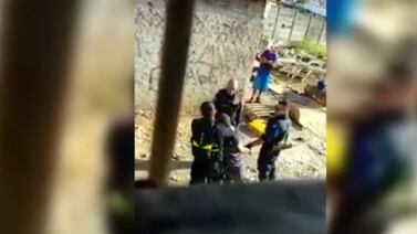 Seguridad investiga a cuatro oficiales de la Fuerza Pública por golpiza a hombre en  Heredia