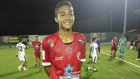 Juvenil que debutó con 15 años en Santos tiene como insignias a Osvaldo Rodríguez y Joel Campbell