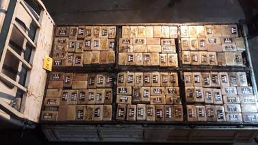 Camionero preso por llevar carga de 282 paquetes de cocaína en doble piso en Santo Domingo de Heredia 