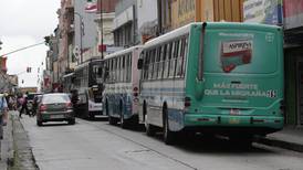 Autoridades de transporte ordenan reforzar aseo en buses, taxis y trenes ante nuevo coronavirus