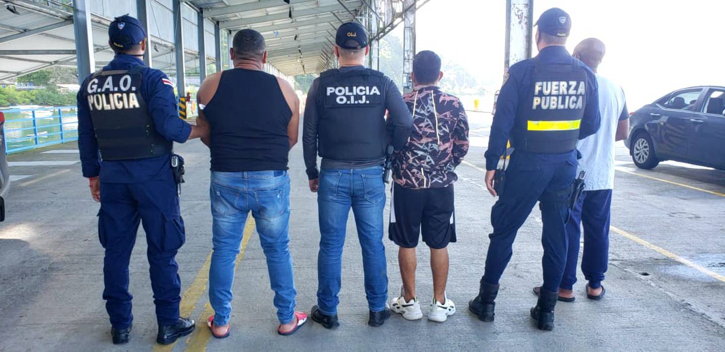 Los tres sudamericanos quedaron a la orden de la Fiscalía, a la espera de medidas que los dejarían tras las rejas mientras se les enjuicia por narcotráfico. Foto: Cortesía OIJ.
