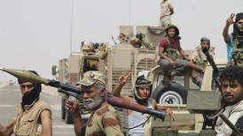 Fuerzas del Gobierno de Yemen  retoman  base aérea