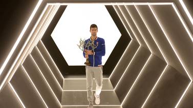 Tenista serbio Novak Djokovic labra su leyenda en París