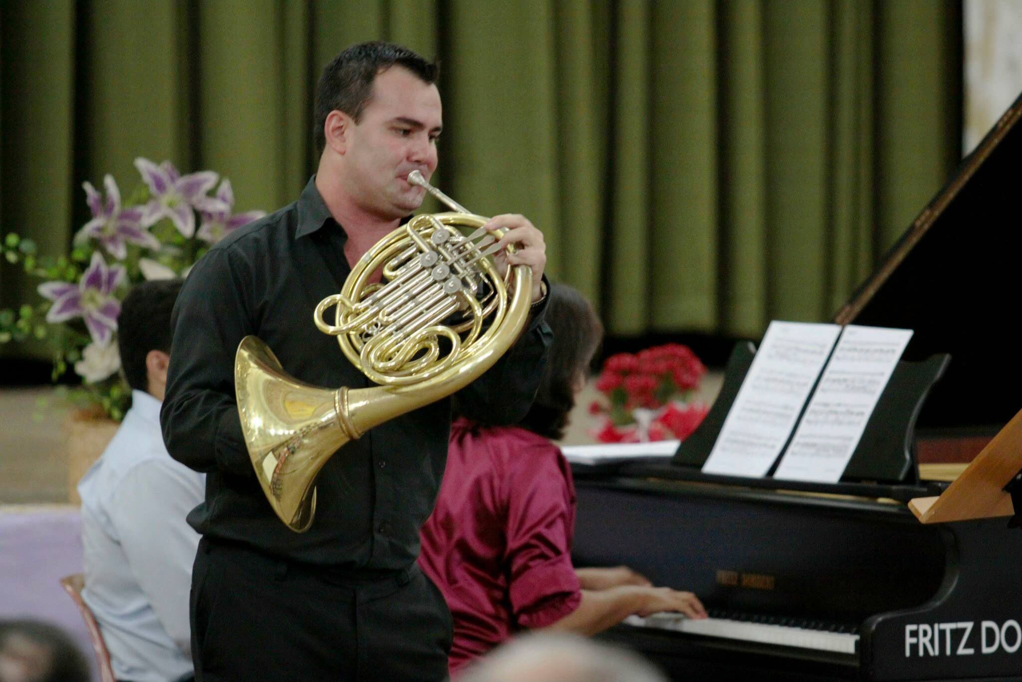 El doctor Fabián Murillo tiene 35 años. Él toca el corno francés desde los 12. Foto: Cortesía.