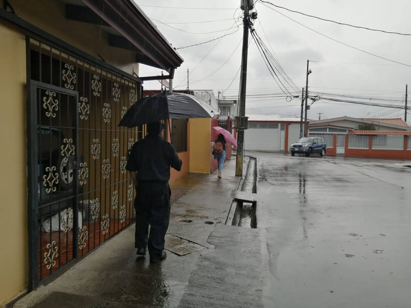 Las lluvias que han caído de forma intermitente este mes en el Valle Central, como estas de Cartago, van a seguir esta semana, según el iMN. Foto: Keyna Calderón.