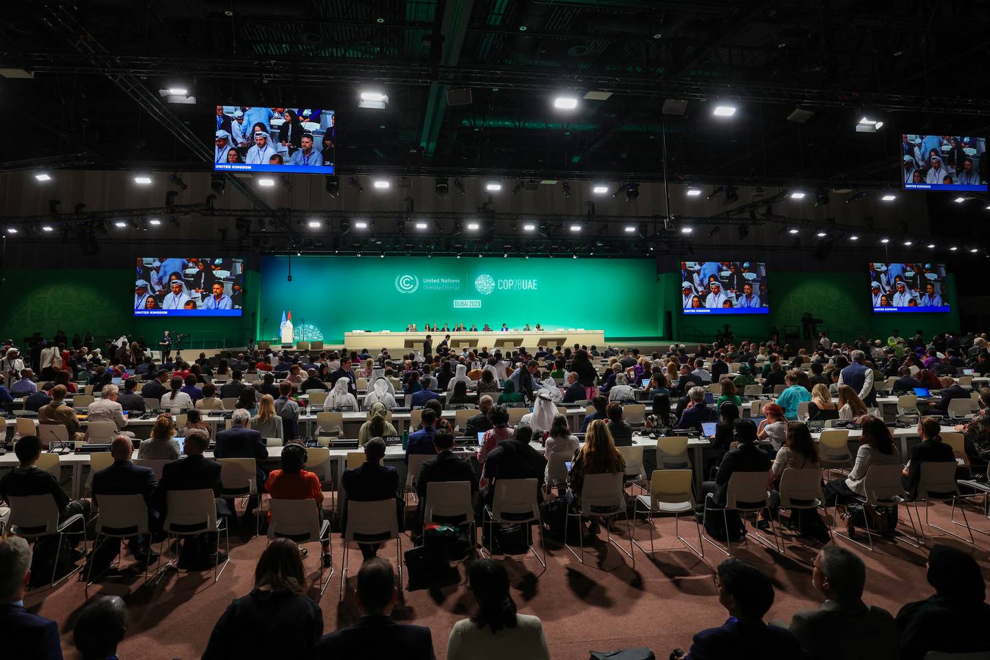 Los delegados asisten a la ceremonia de apertura de la cumbre climática de las Naciones Unidas COP28 en Dubai.