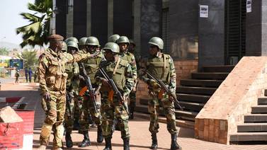 Mali sale a   cazar  sospechosos de ataque yihadista en hotel