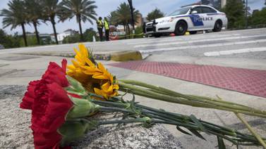 Comunidad LGBT está devastada por matanza en Orlando