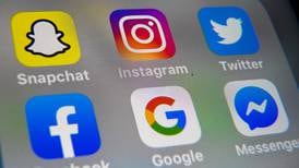 Twitter y Facebook defienden su inmunidad en internet antes de audiencia en Senado de Estados Unidos