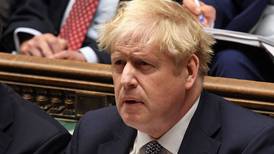 Fiestas en Downing Street en víspera de funeral real hunden a Boris Johnson en una crisis