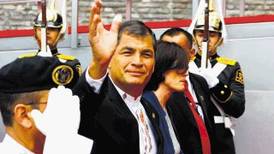 Presidente de Ecuador Rafael Correa promete ahondar cambios y ataca a prensa