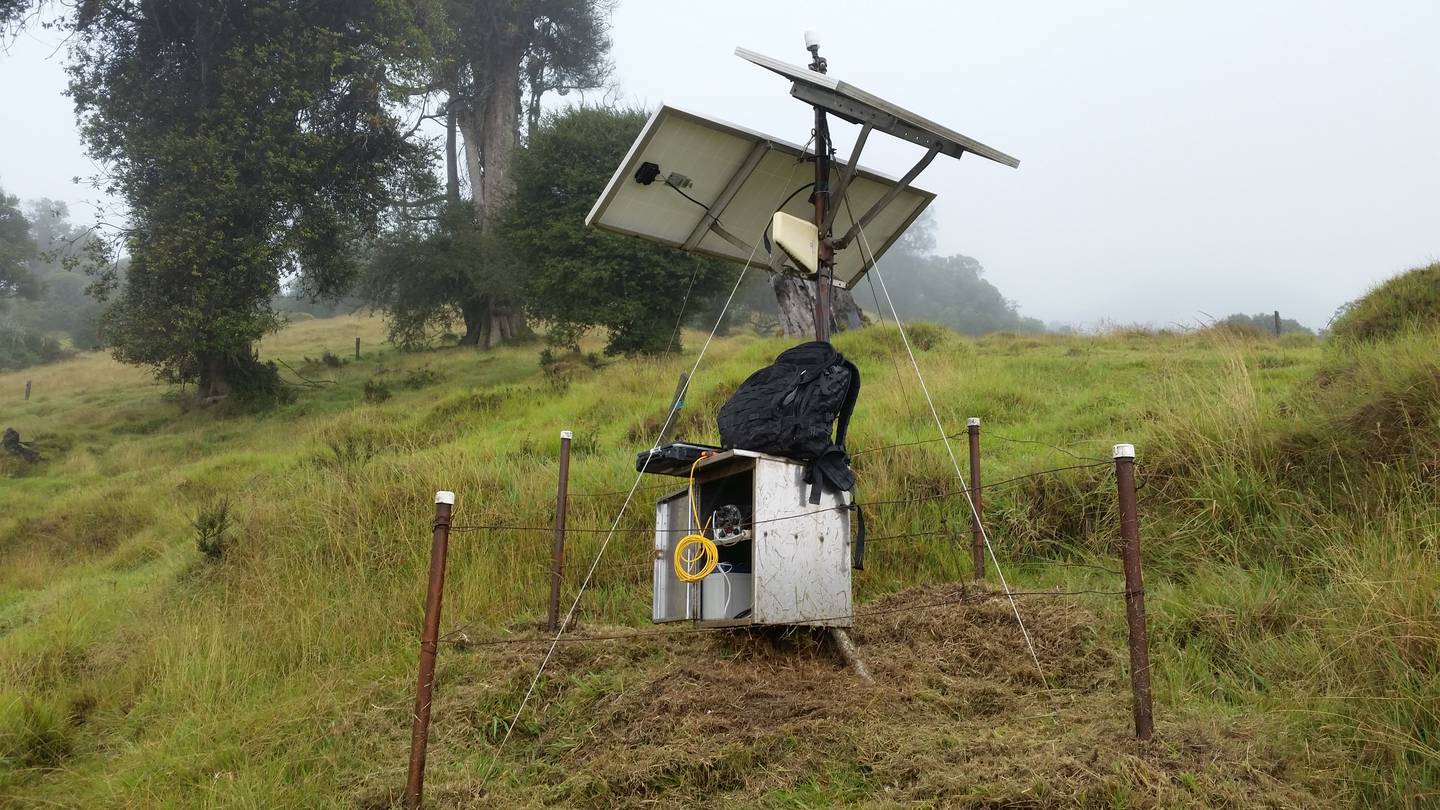 Los equipos de banda ancha del Ovsicori son costosos y su uso es específico, por lo que la institución pide que sean devueltos pues ayudan a la población en general. Foto: Ovsicori.