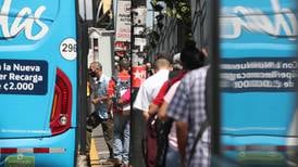 Reclamo para bajar tarifas de buses muere en Aresep por falta de directivos